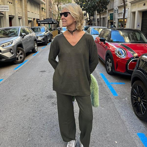 đNew for autumnâ¨V-Neck Top & Wide-Leg Pants 2-Piece Set